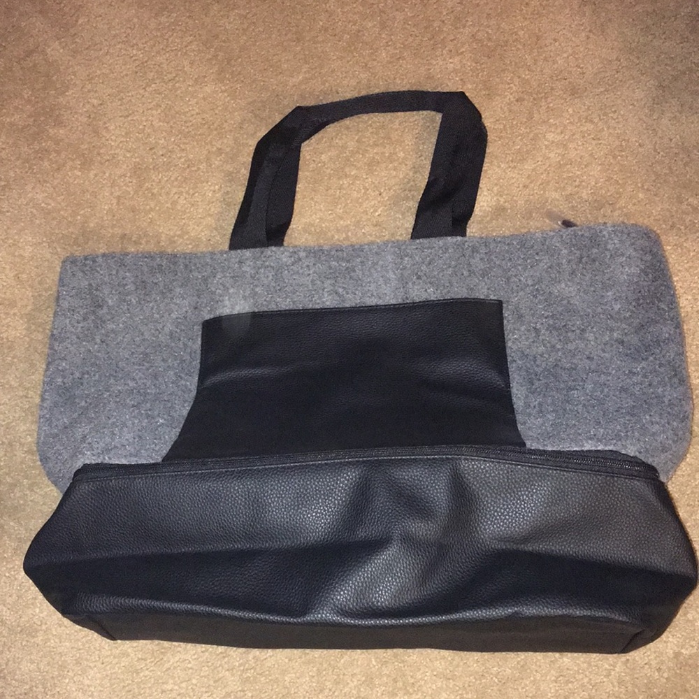 DSW Gray Felt Weekender Bag with Shoe Compartment Brand New! NWOT